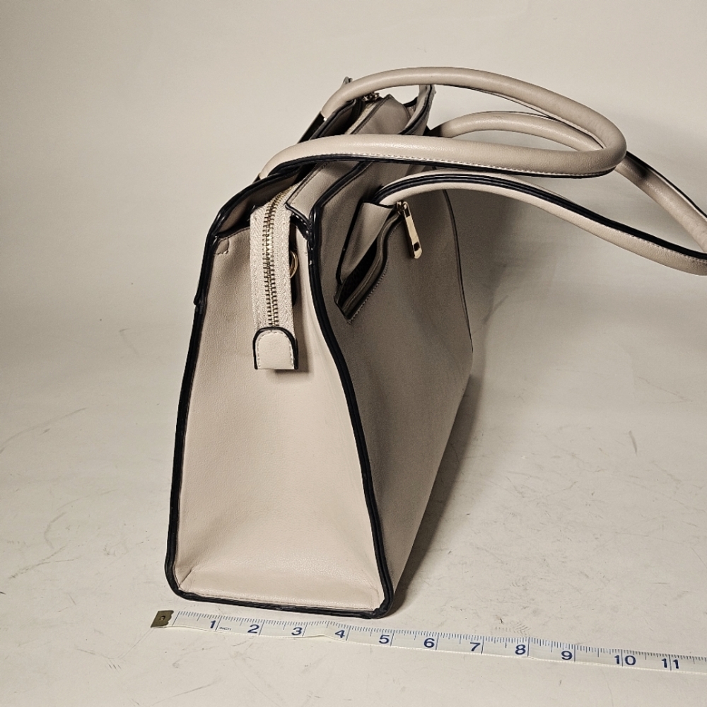 Tan Structured Tote Bag With Textured Surface And… - image 7